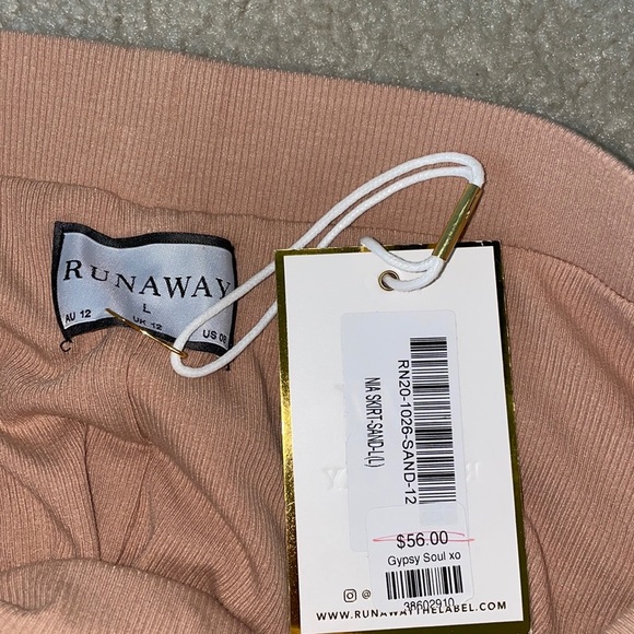 NWT RunAway Skirt- Large - Picture 4 of 6